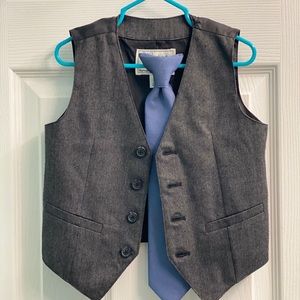 Boys Vest 3t with tie